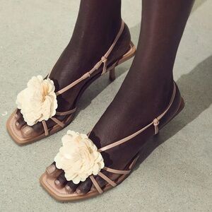 NWT Zara FLOWER HEELED SANDALS Cream Beige Floral Heels Sandals Size 7.5 New